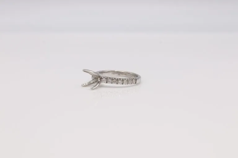 0.43cts-14k White Gold Engagement ring