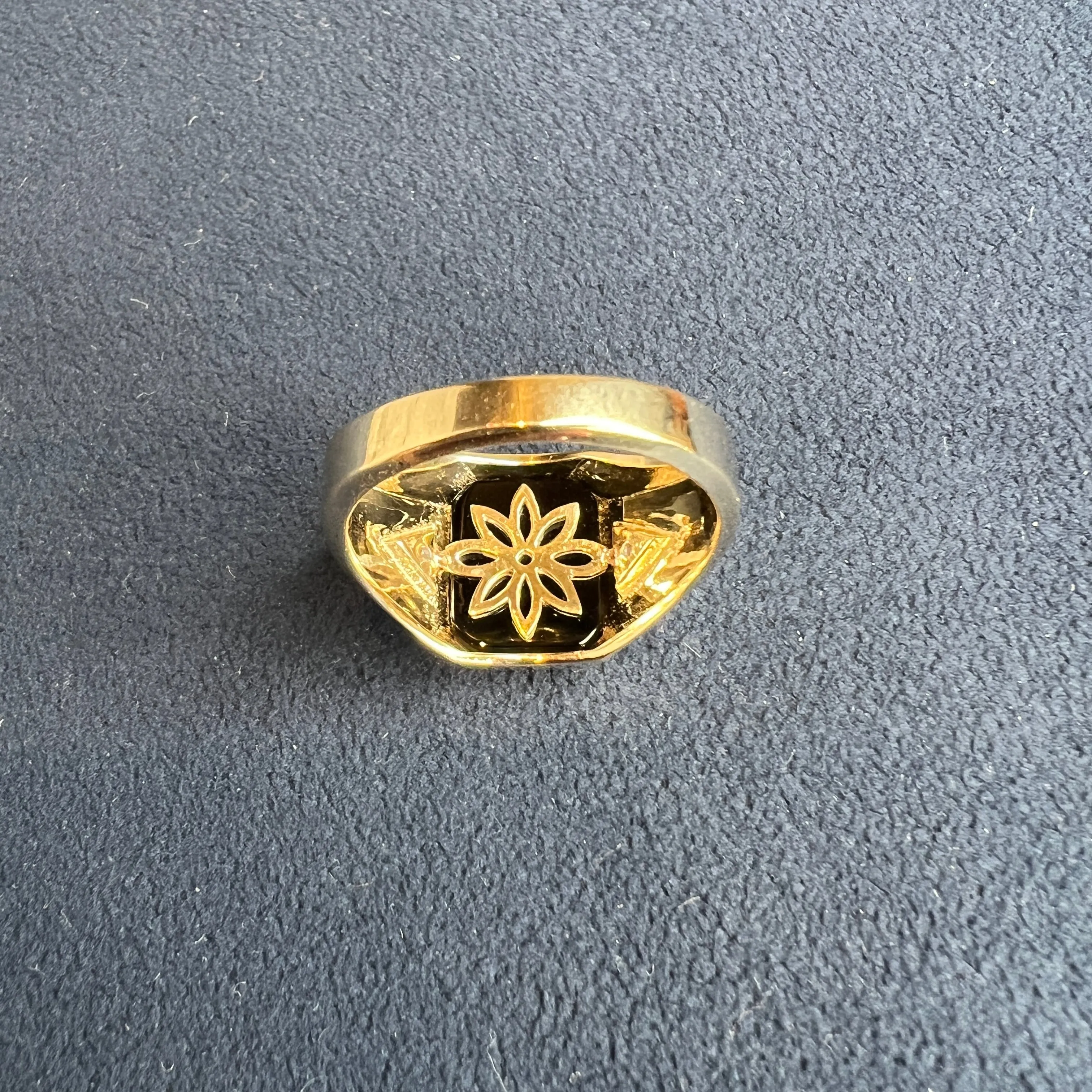 10K Yellow Gold Onyx and Diamonds Men's Ring