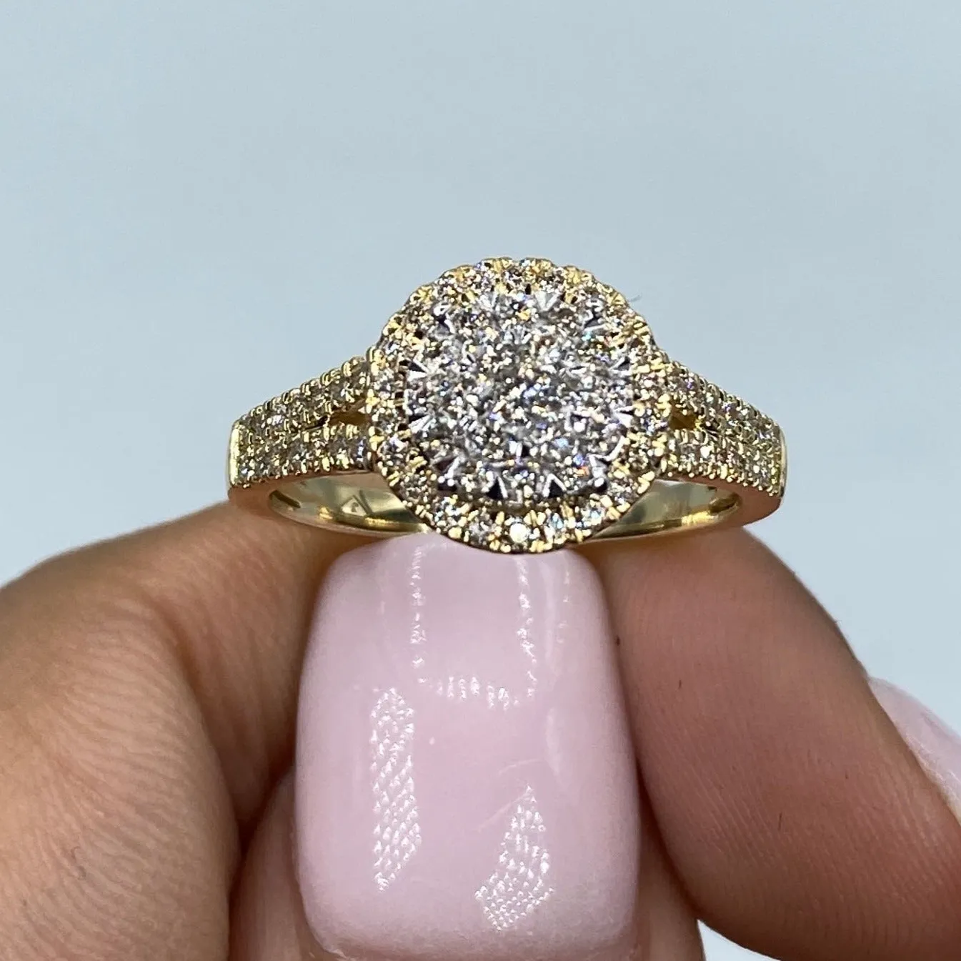 14K Circle Halo Diamond Ring