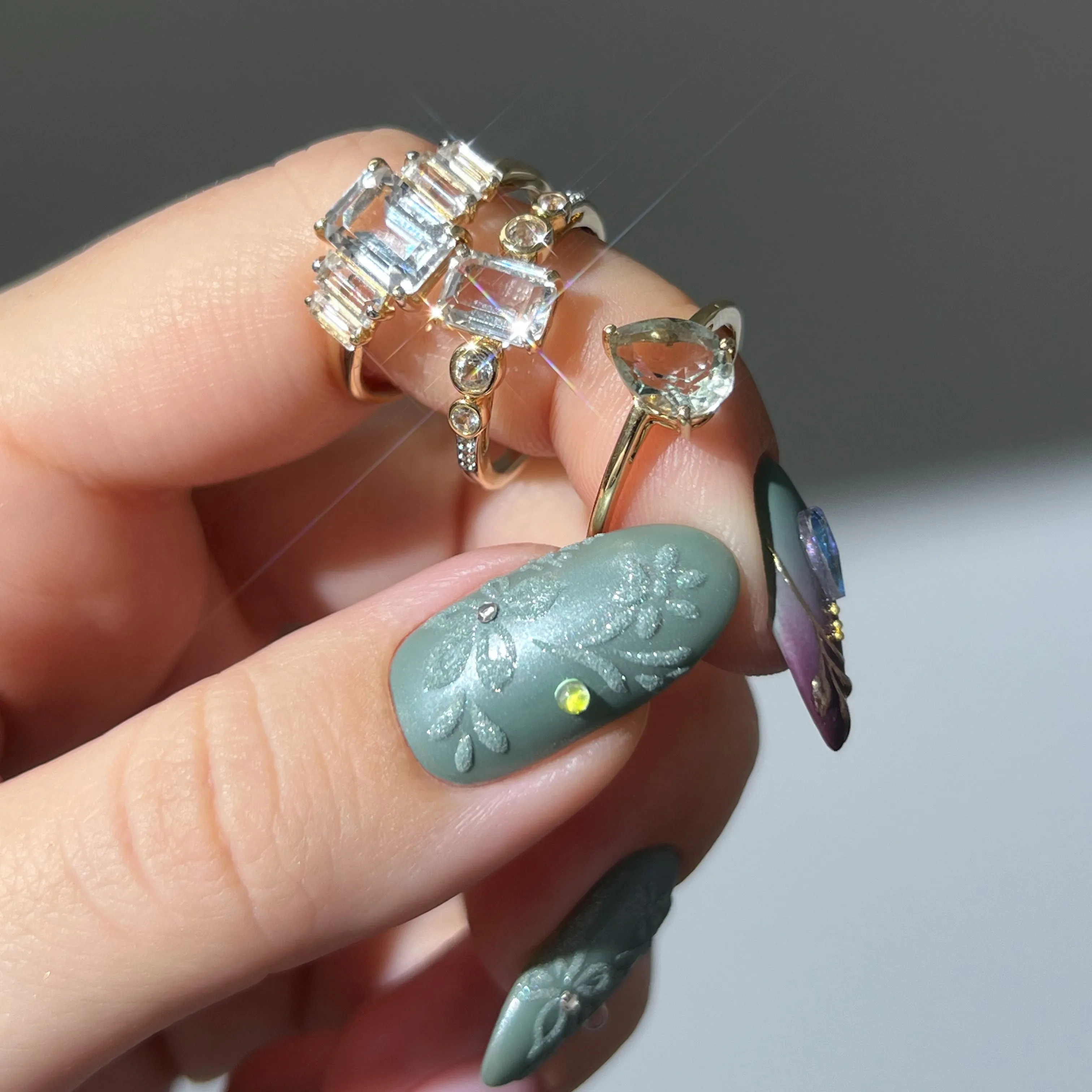 14k Graduated White Topaz Engagement Ring