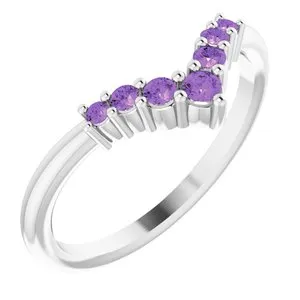 14K White Amethyst Graduated "V" Ring