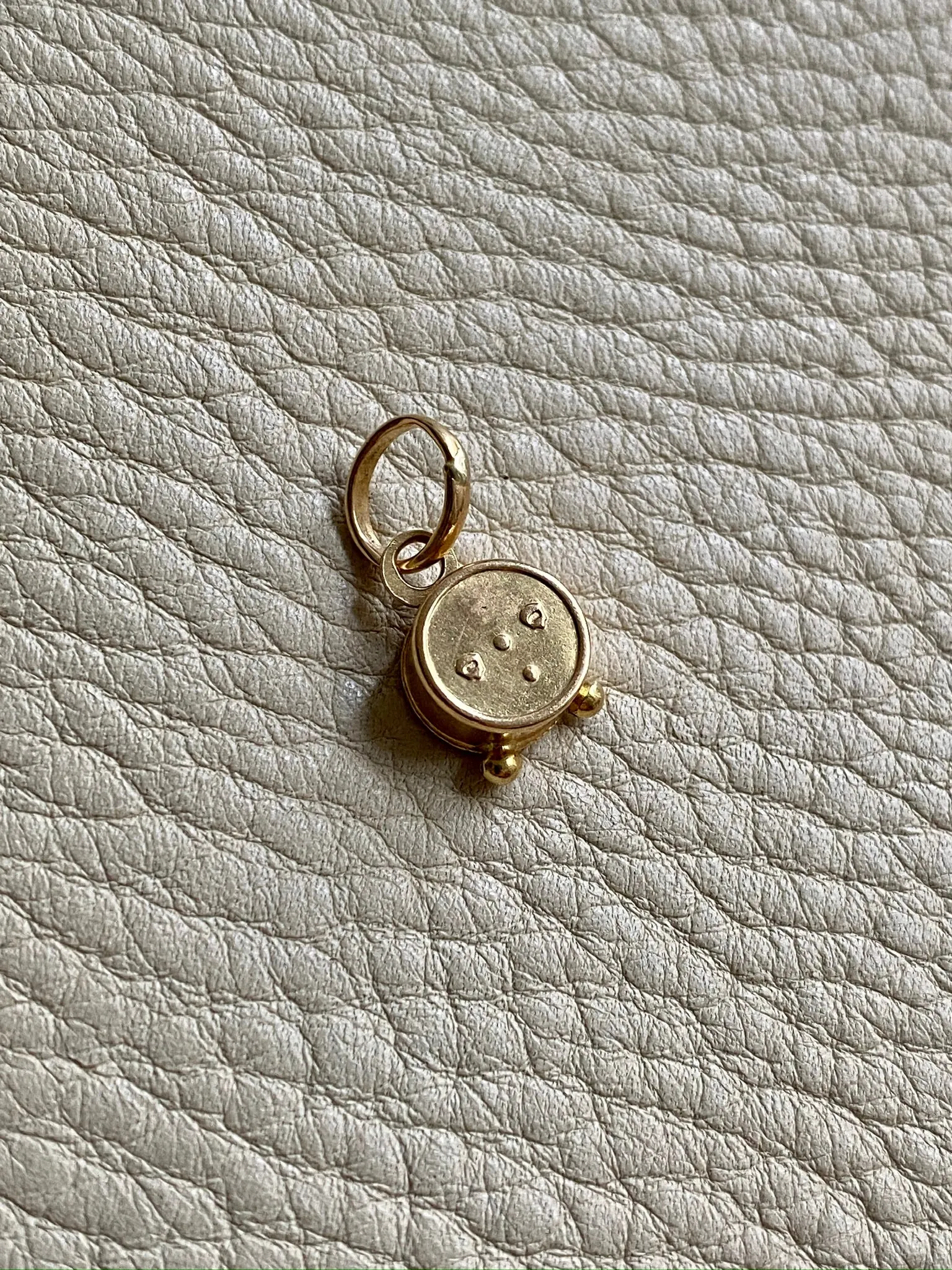 18k Gold Vintage Charm or Pendant - Alarm clock