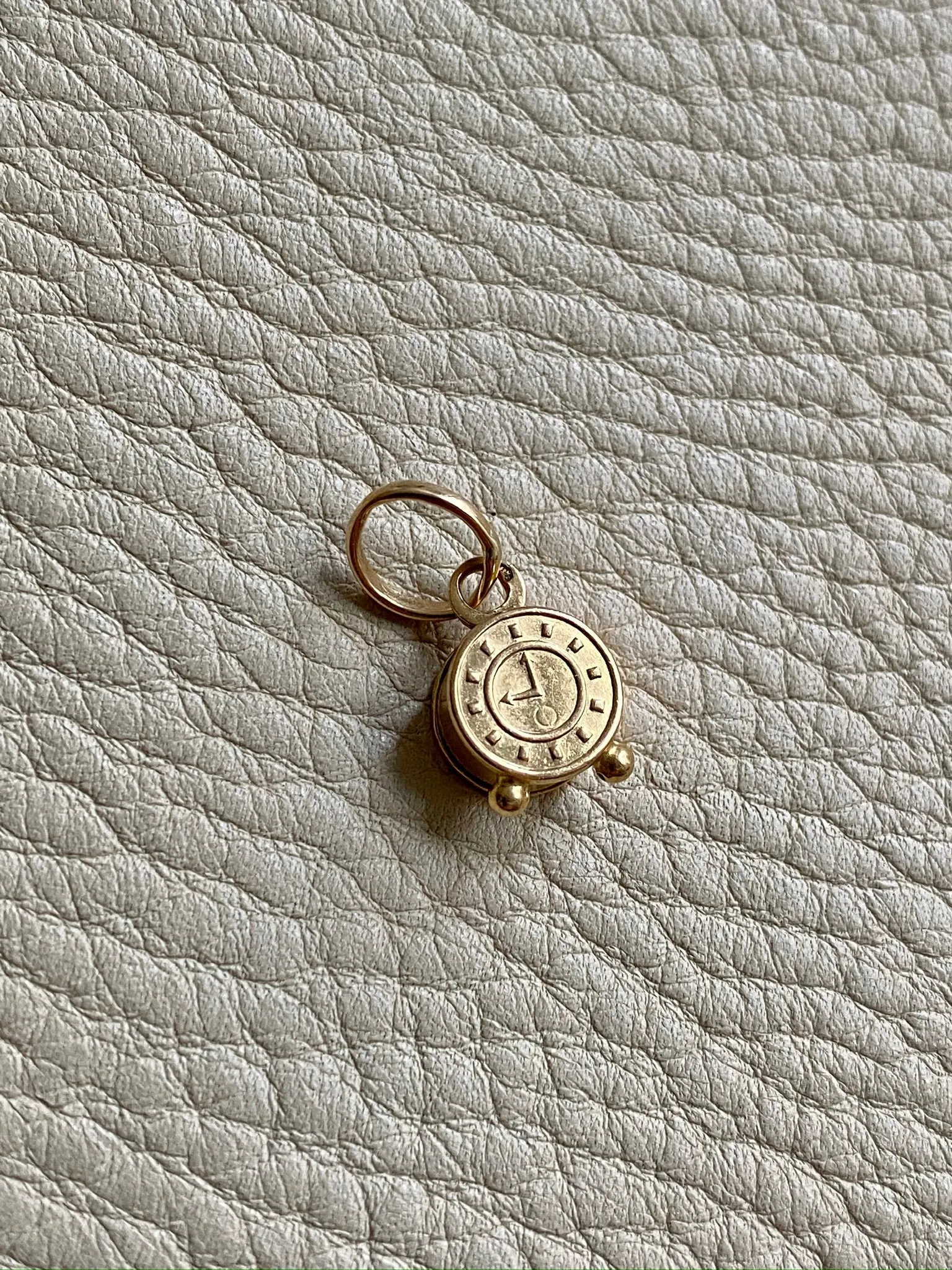 18k Gold Vintage Charm or Pendant - Alarm clock
