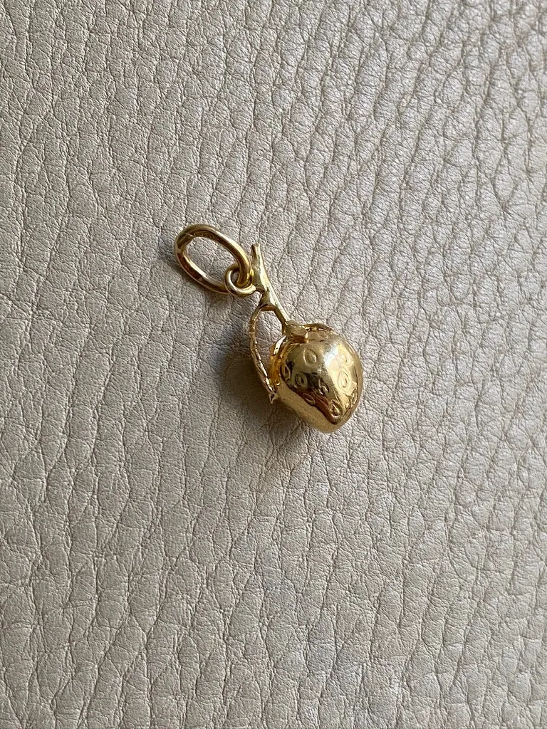 18k Gold Vintage Charm or Pendant - Strawberry