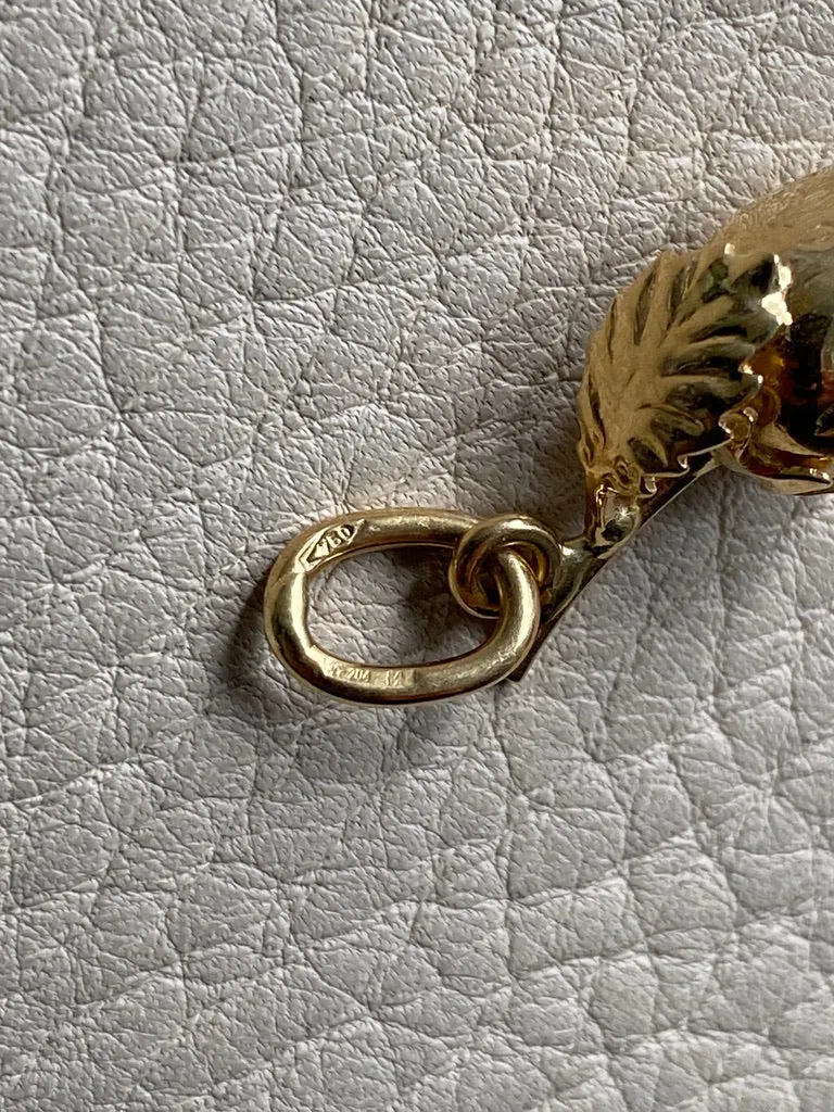 18k Gold Vintage Charm or Pendant - Strawberry