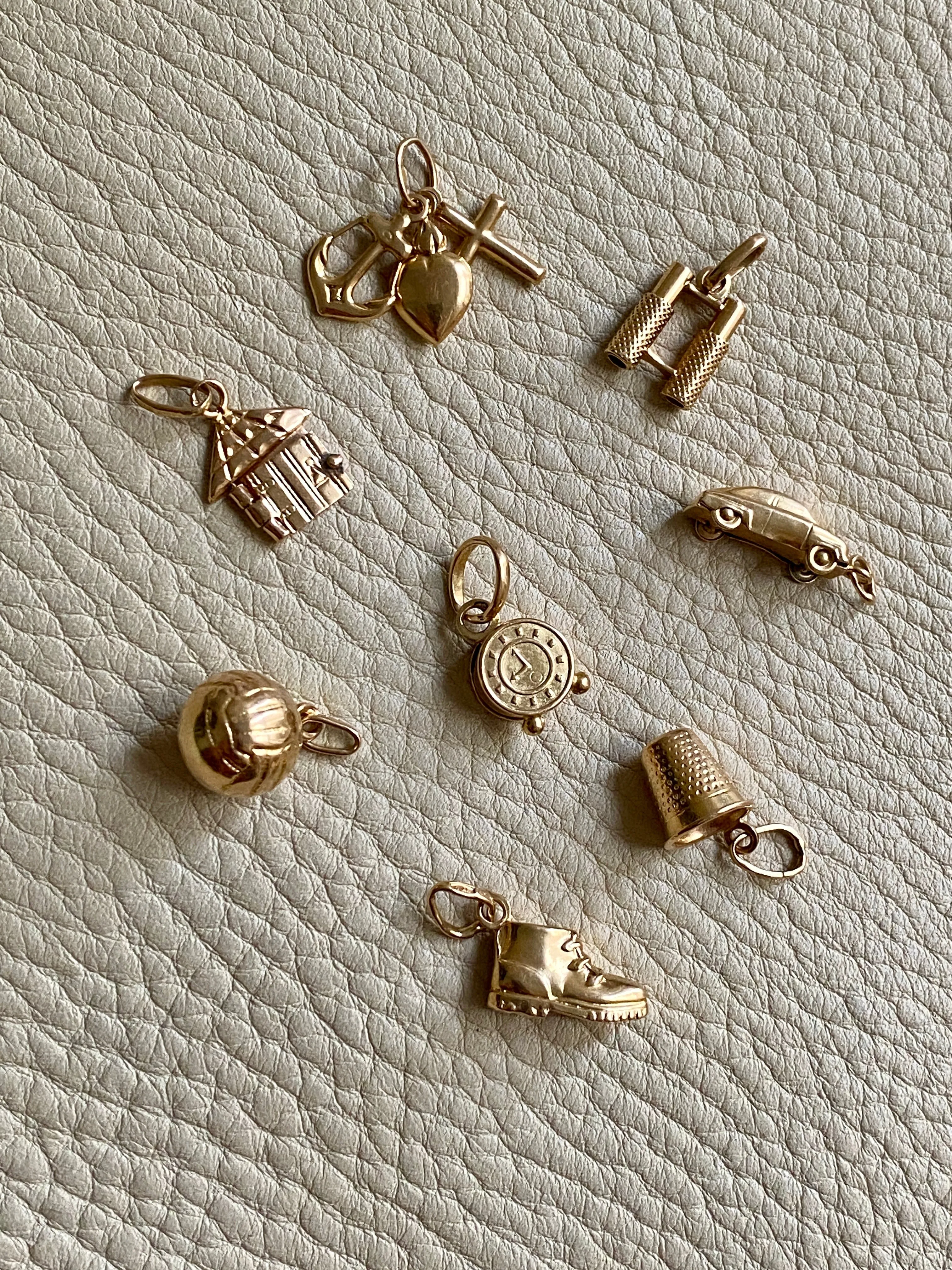 18k Gold Vintage Italian Charm or Pendant - Articulated house