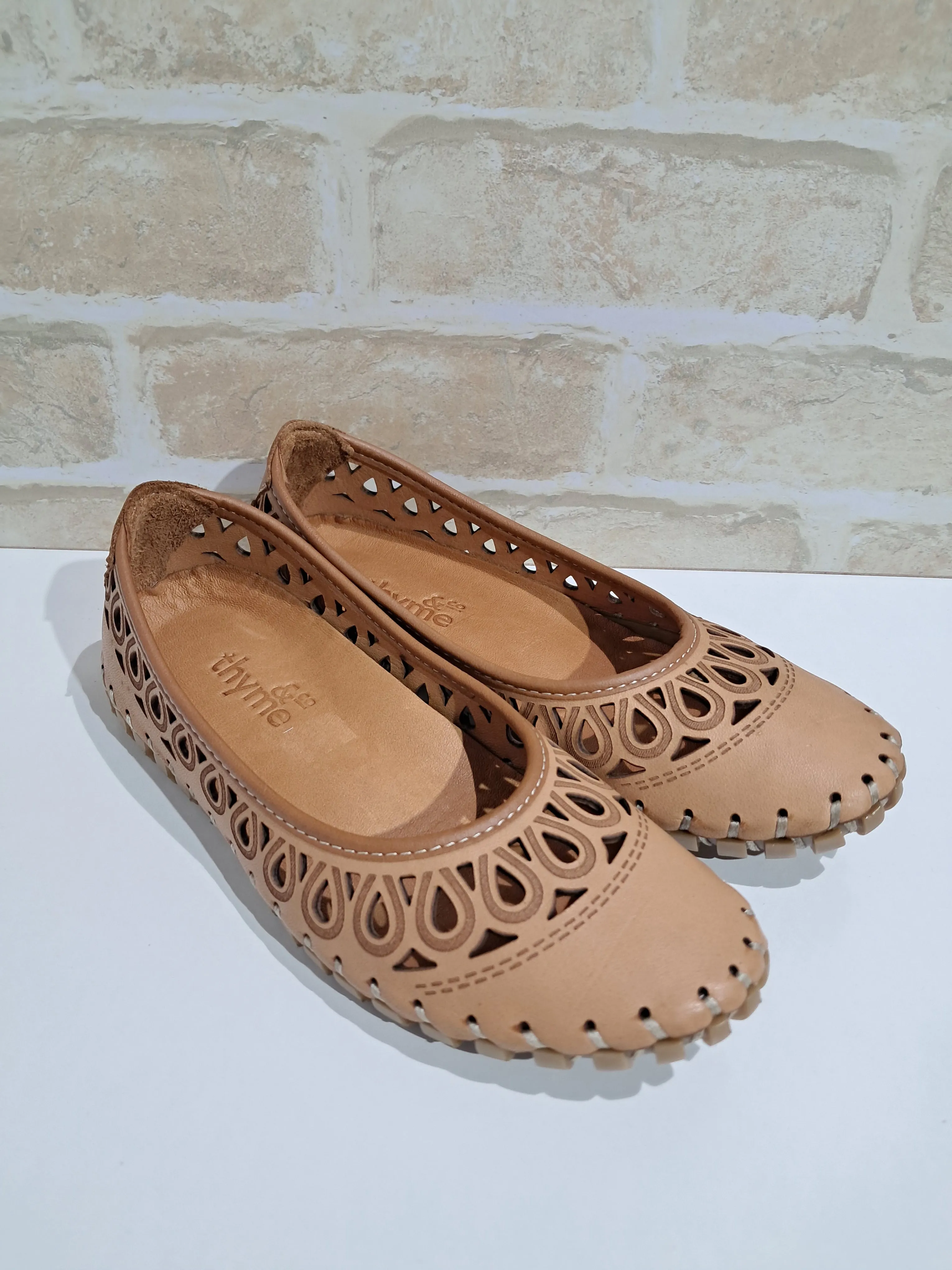 April Tan by Thyme & Co