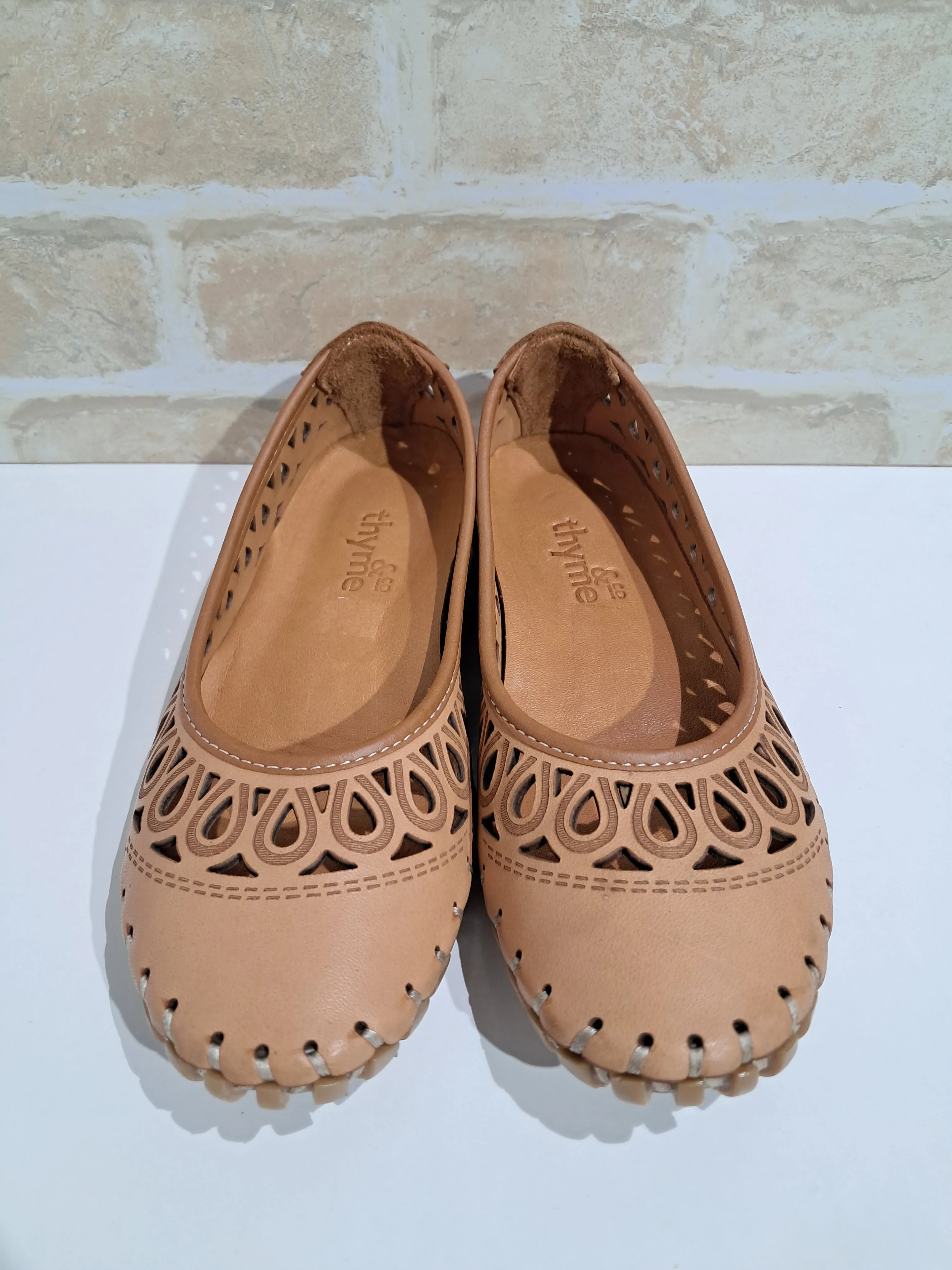 April Tan by Thyme & Co