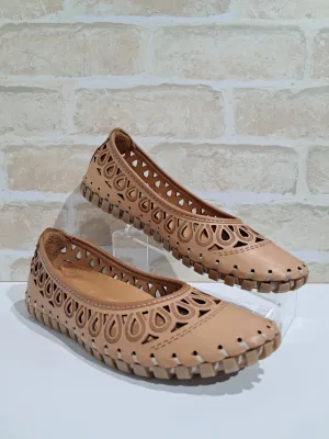 April Tan by Thyme & Co