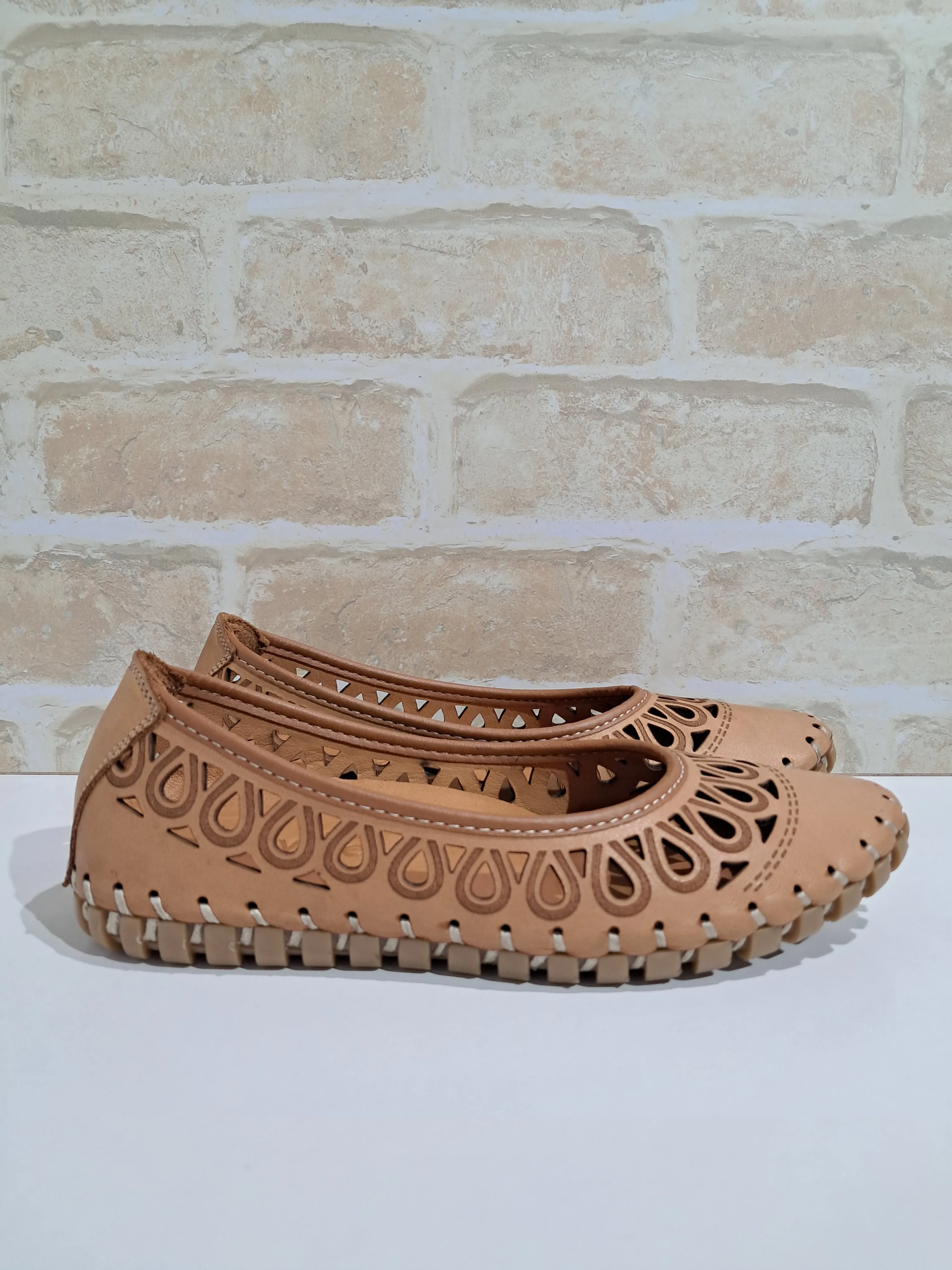 April Tan by Thyme & Co