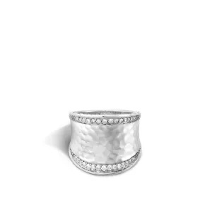 Classic Chain Saddle Ring in Hammered Silver with Diamonds