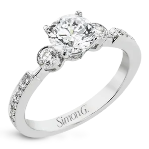 Engagement Ring in 18k Gold with Diamonds