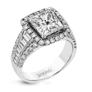 Engagement Ring in 18k Gold with Diamonds