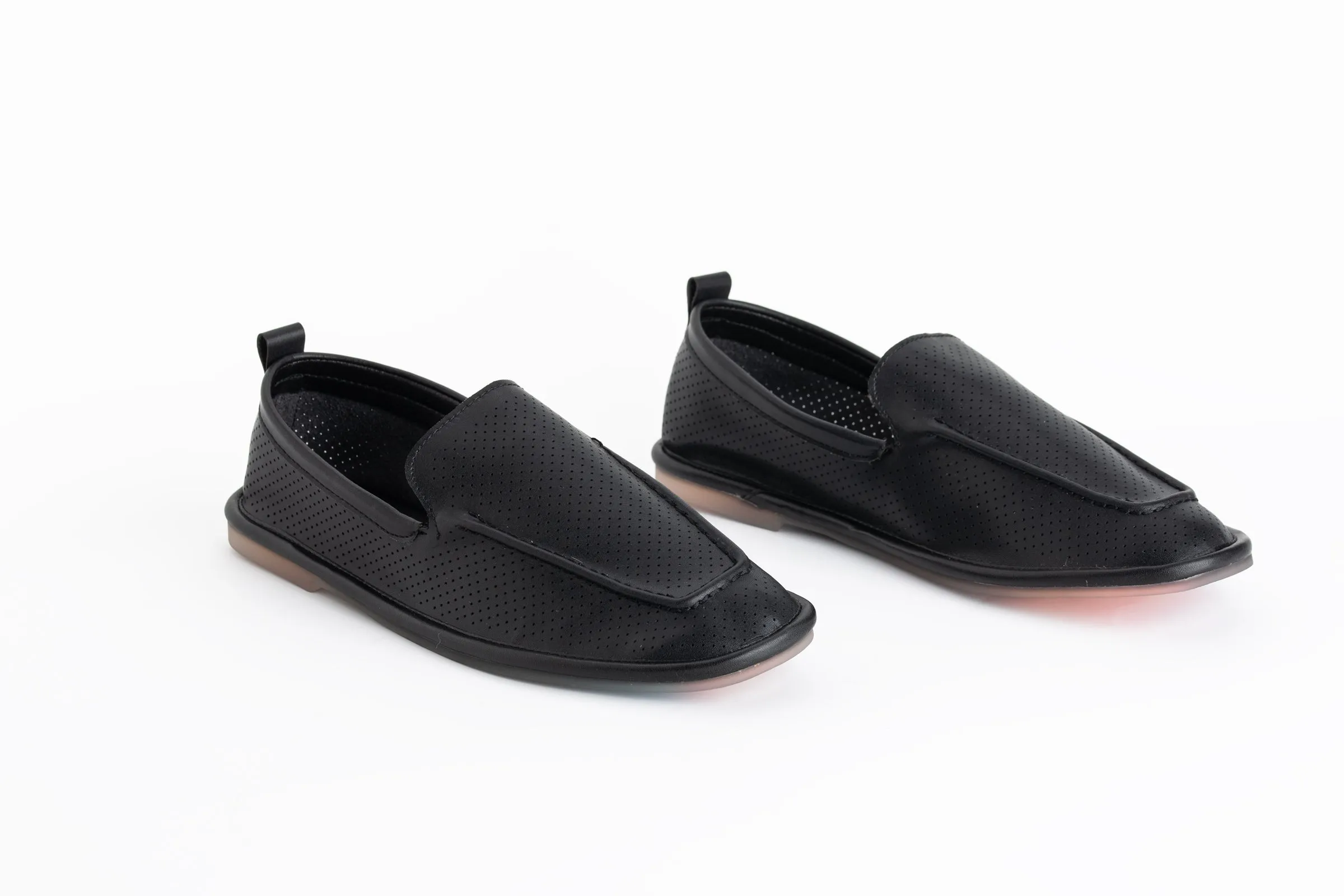 Flat shoe