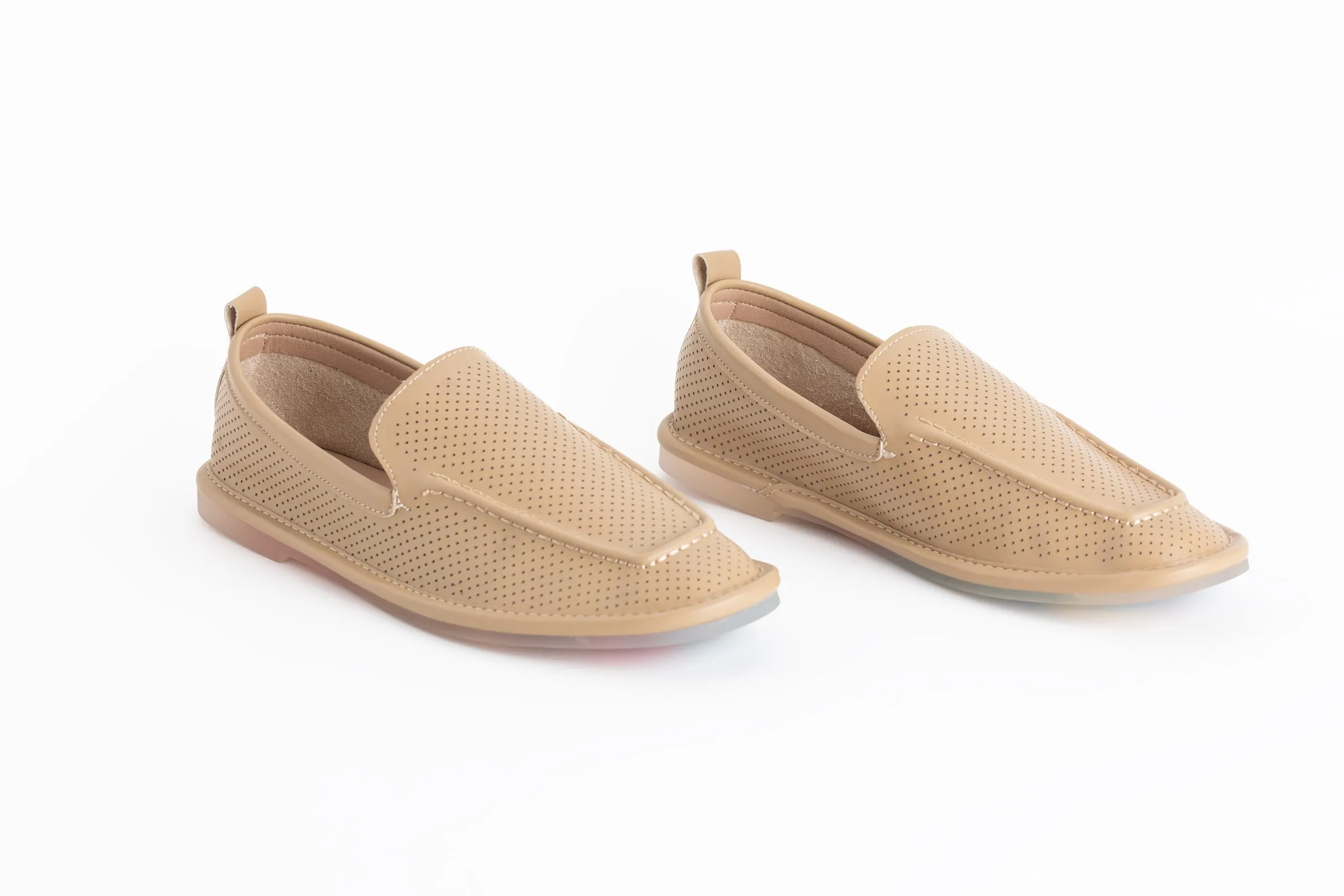 Flat shoe