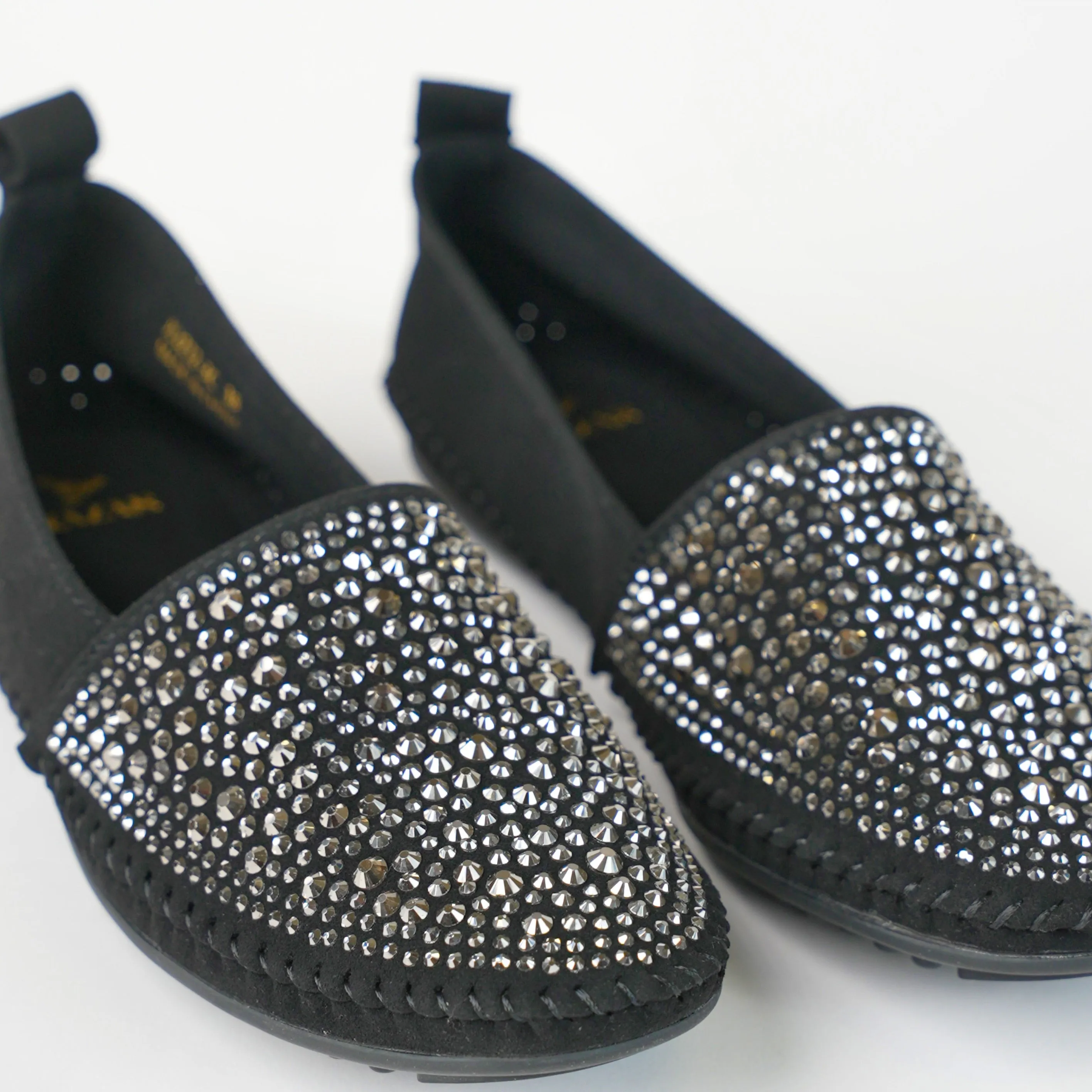 Flat shoe