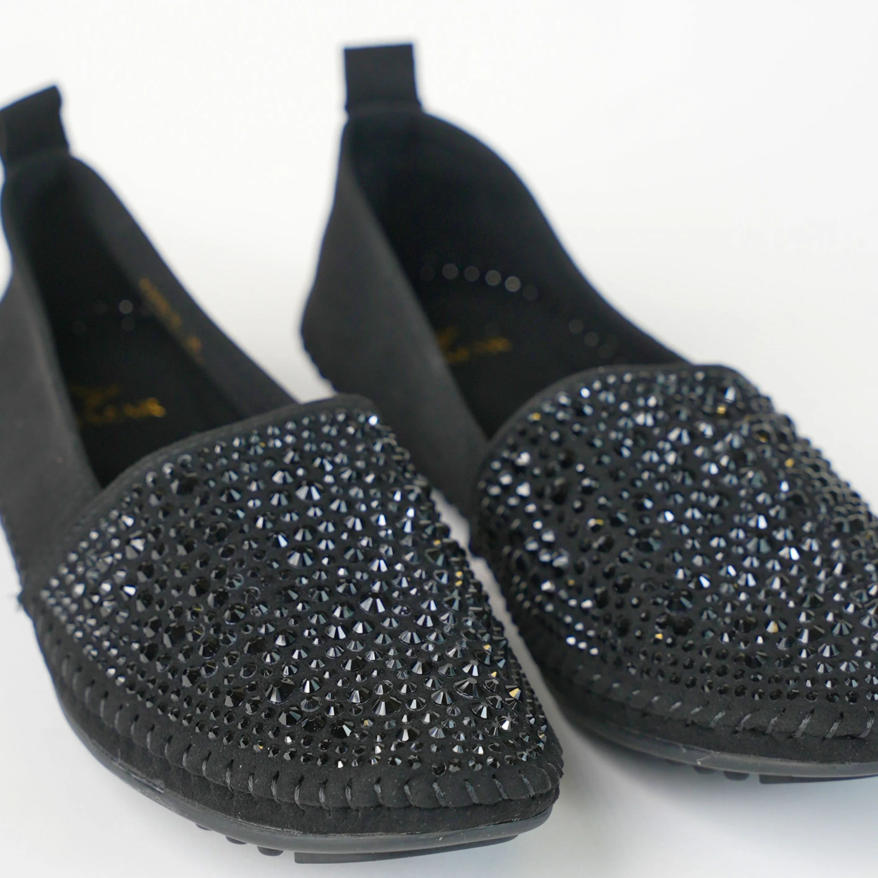 Flat shoe