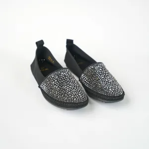 Flat shoe