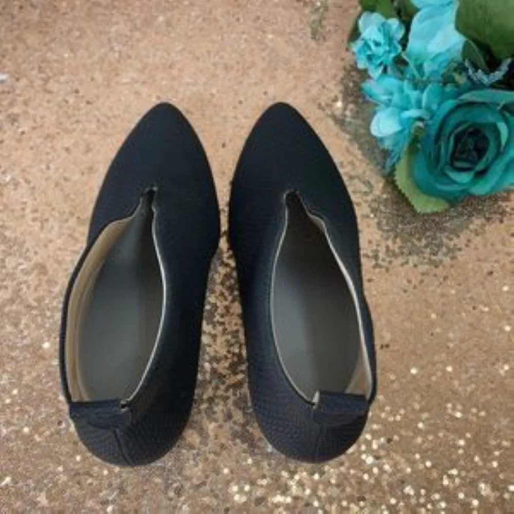 Journee Collection Bellamy Pointed Toe Ankle Bootie  8.5M