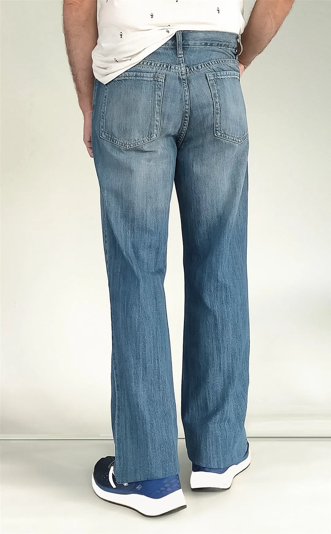 Men JEANIUS JEANS Kevin Relaxed Bootcut Jeans in light blue - Mid rise