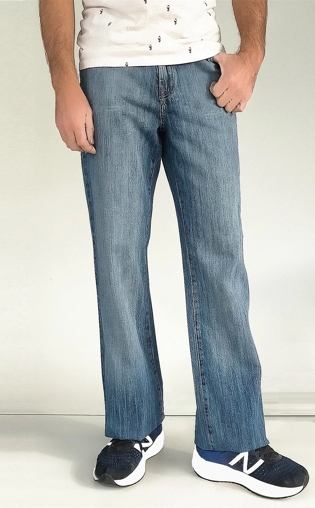 Men JEANIUS JEANS Kevin Relaxed Bootcut Jeans in light blue - Mid rise