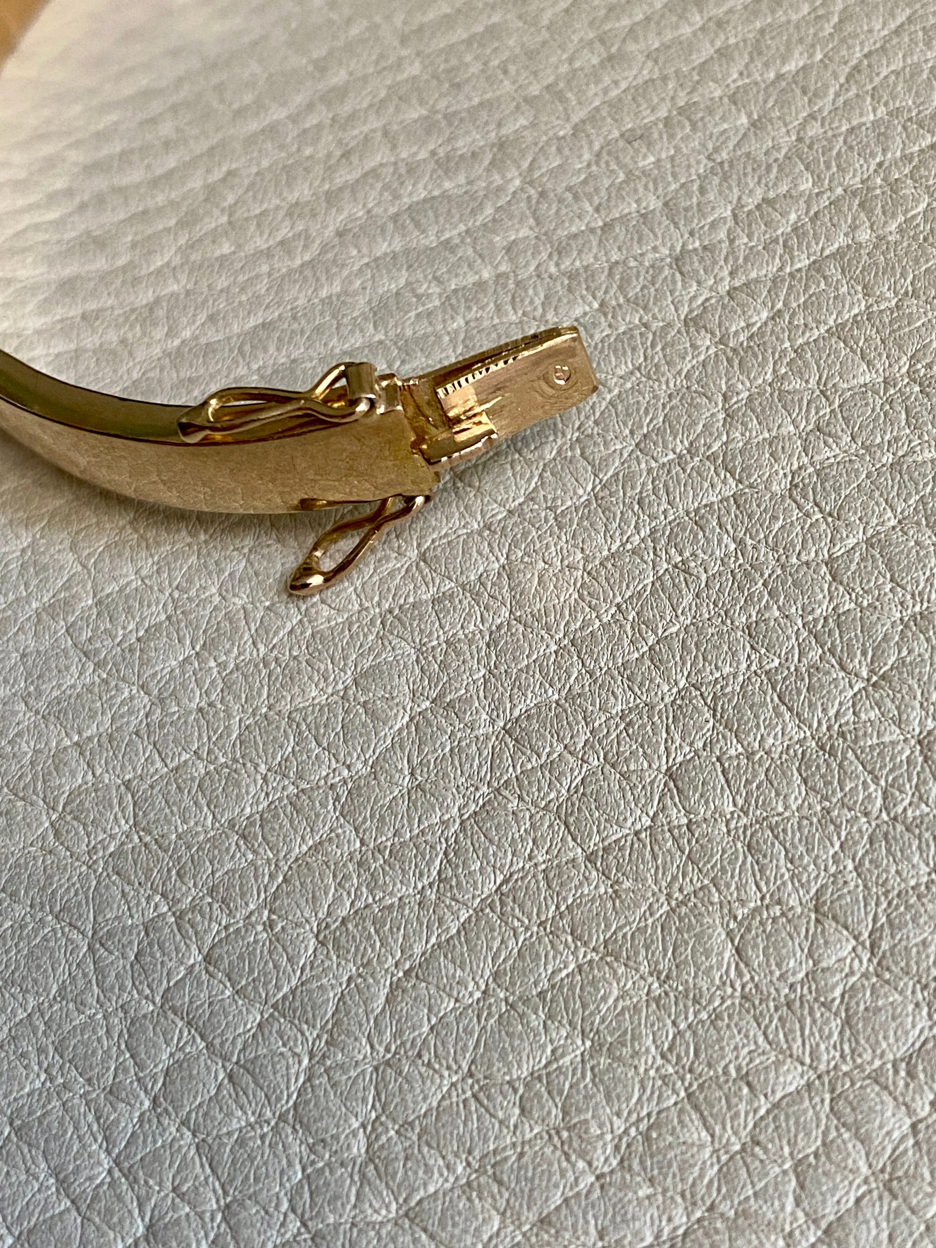 Midcentury era Scandinavian vintage 18k Gold hinged bangle
