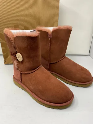 UGG Bailey Button Boot in Auburn